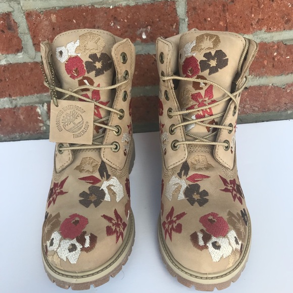 Timberland women 6inch embroidered nat water proof - Picture 4 of 7